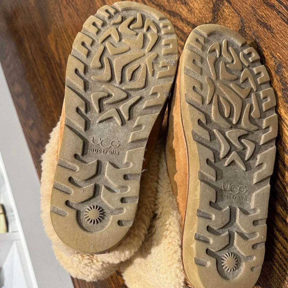 UGG Tan Shearling Boots - Picture 4 of 4